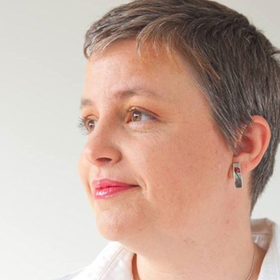 justine-toms-radio-svobodna-evropa_280x280_crop_478b24840a