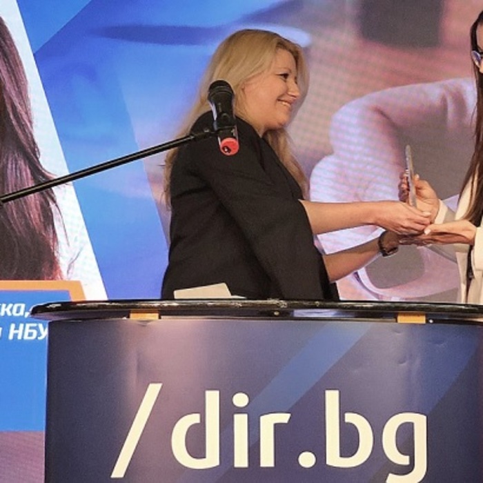 09-dir-bg_700x700_crop_478b24840a