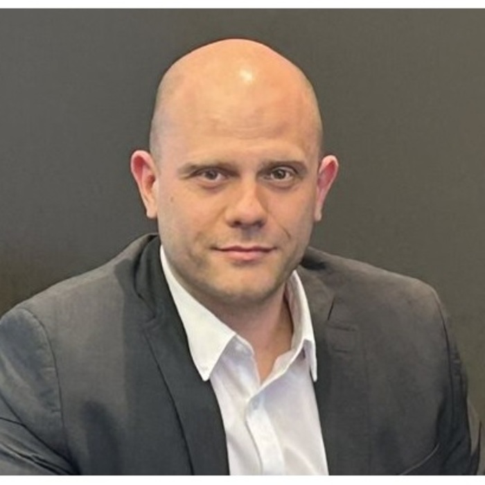 019-boian-nikolaev-v-24-chasa_700x700_crop_478b24840a