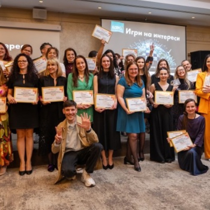 017-redlink-bg_700x700_crop_478b24840a