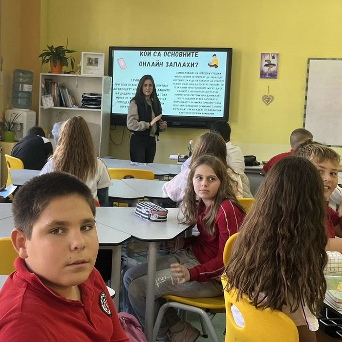 021_700x700_crop_478b24840a