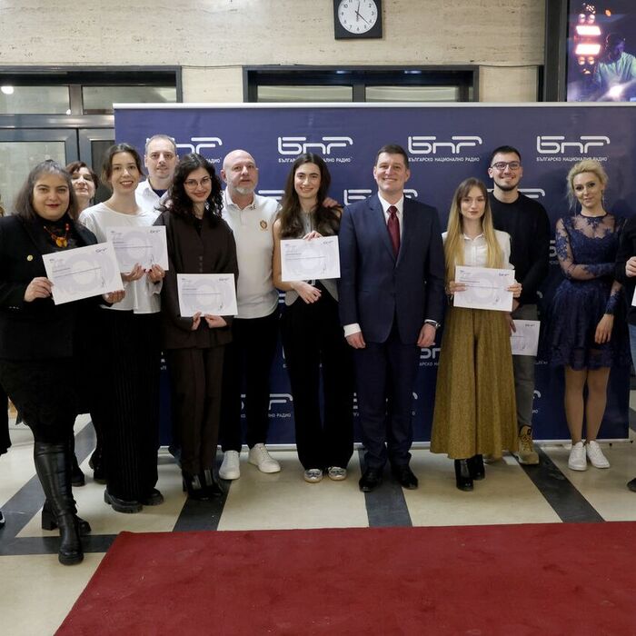 017-bnr_700x700_crop_478b24840a