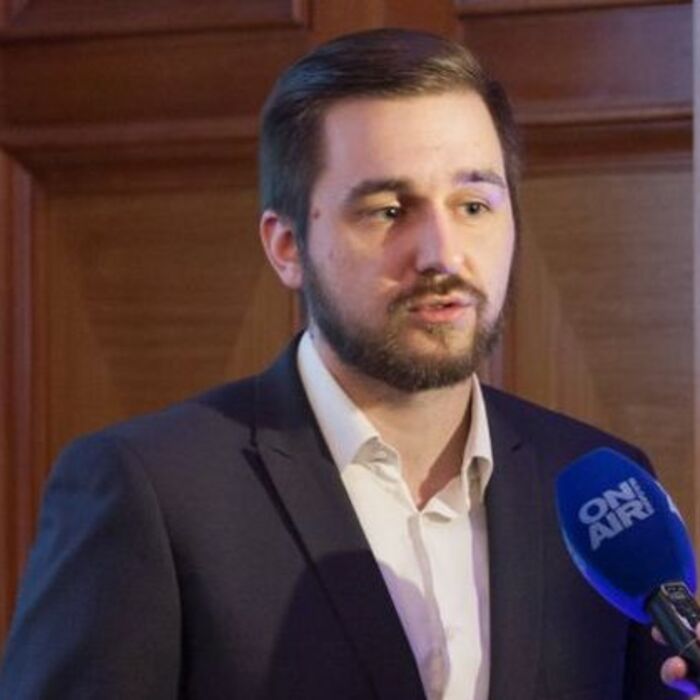 aleksandur-krustev_700x700_crop_478b24840a