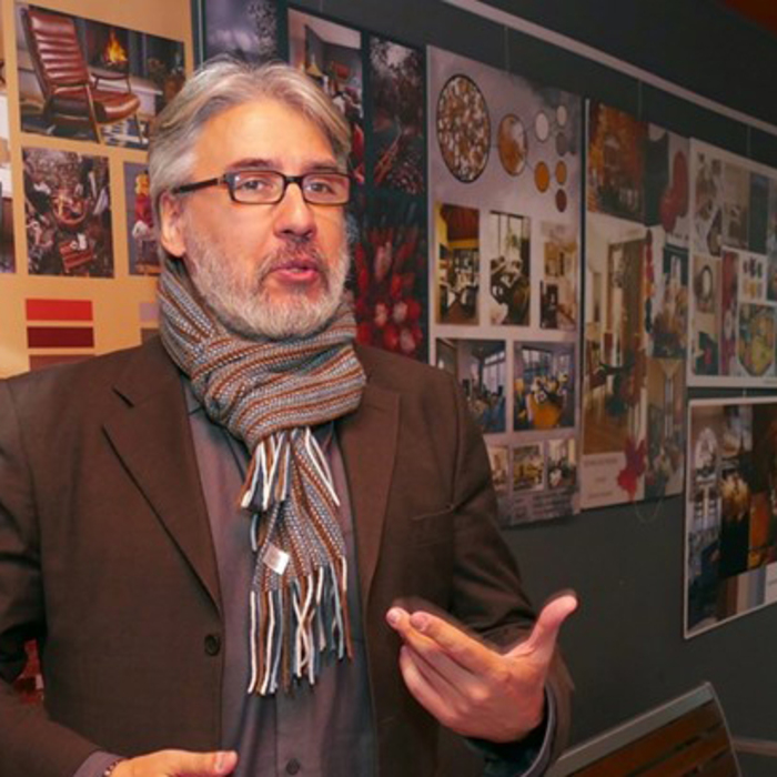 rosen-stoyanov-v-24-chasa_700x700_crop_478b24840a