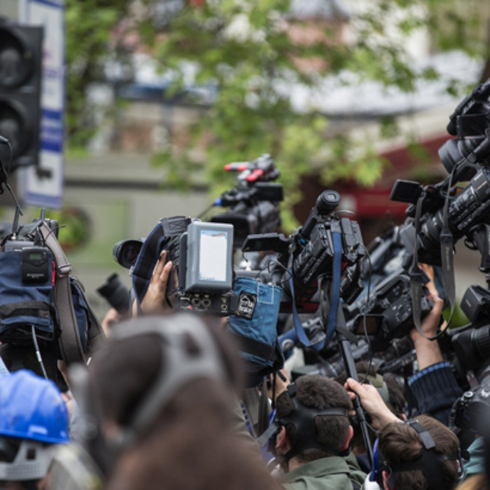 reporters-pixabay_700x700_crop_478b24840a