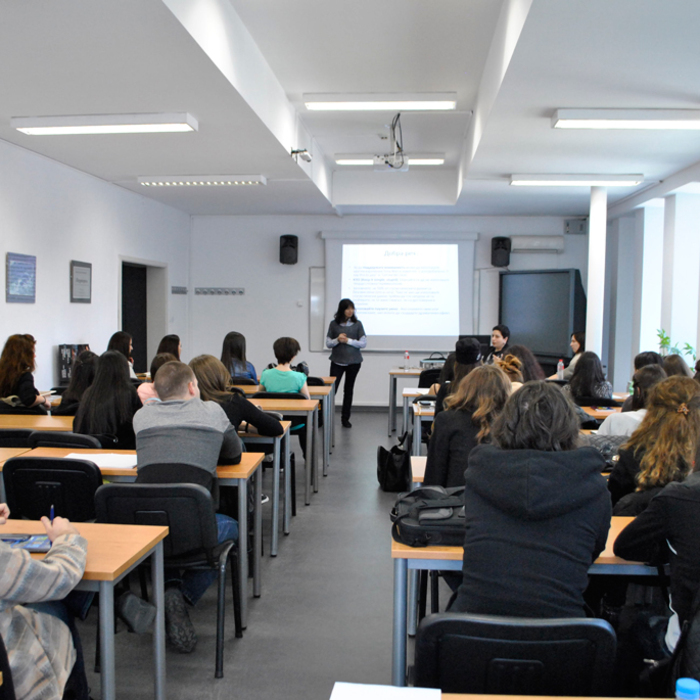 dsc0038-03_700x700_crop_478b24840a