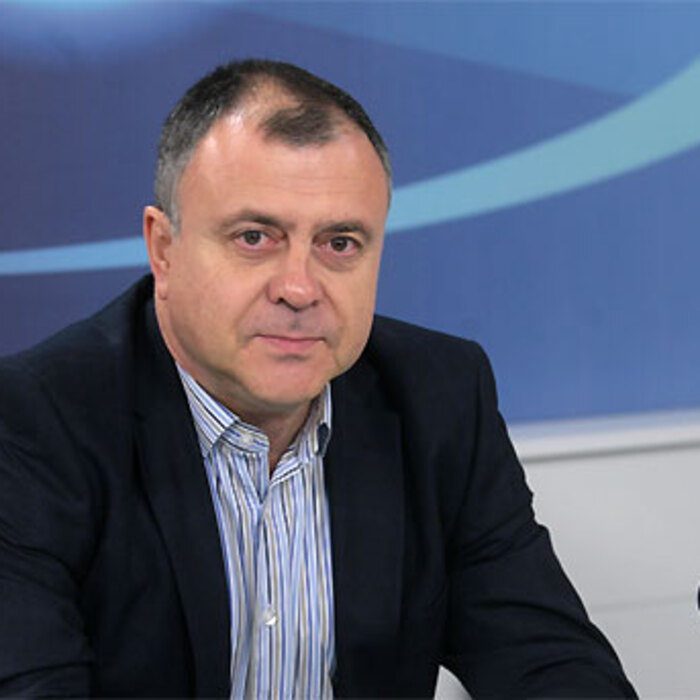 velev_700x700_crop_478b24840a