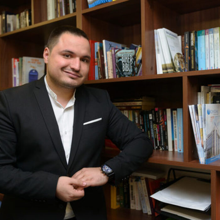 alexander-milanov_700x700_crop_478b24840a