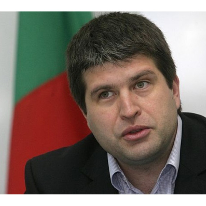 rosen-buchvarov-web_700x700_crop_478b24840a